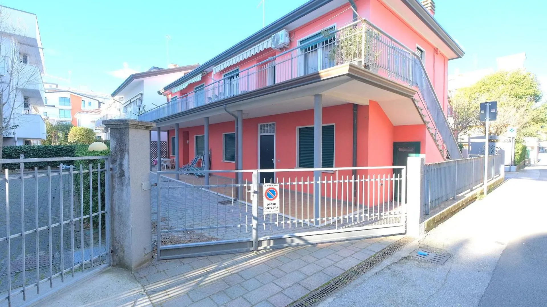 Casa Rossa Tre Camere In Centro Lido di Jesolo Italy
