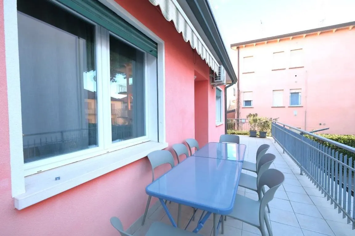 Casa Rossa Tre Camere In Centro Lido di Jesolo Apartmán